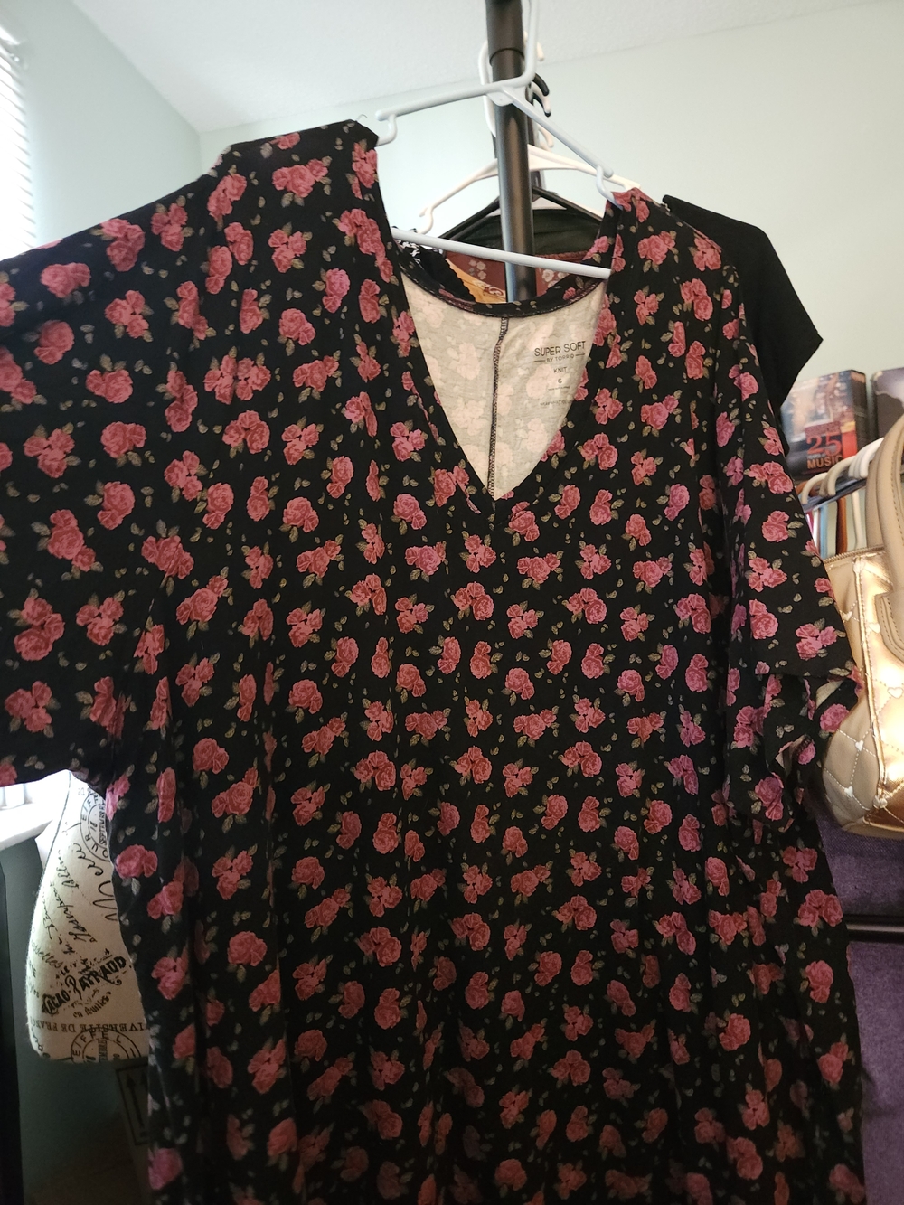 torrid Floral V-Neck Tunic with Pink Rose Print 6x